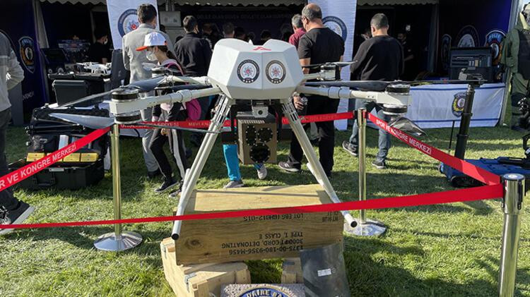 Dünyanın ilk lazer silahlı dronu 'Eren' festivalde ilgi gördü