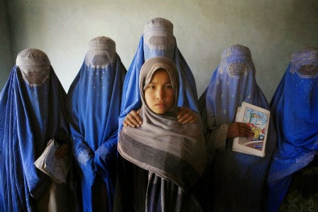 Afganistan'da durum daha kötüye gidiyor: Bebekleri evlendiriyorlar!