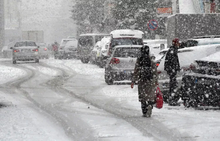 Meteoroloji tarih verdi: İstanbul’a beklenen kar geliyor!
