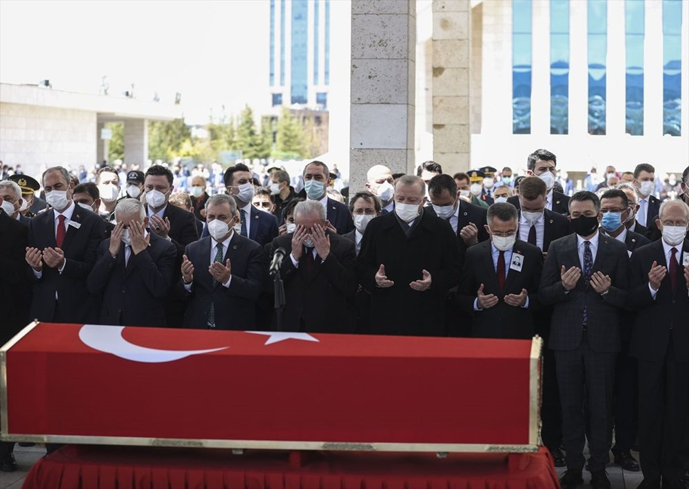 Yıldırım Akbulut Ankara'da son yolculuğa uğurlandı