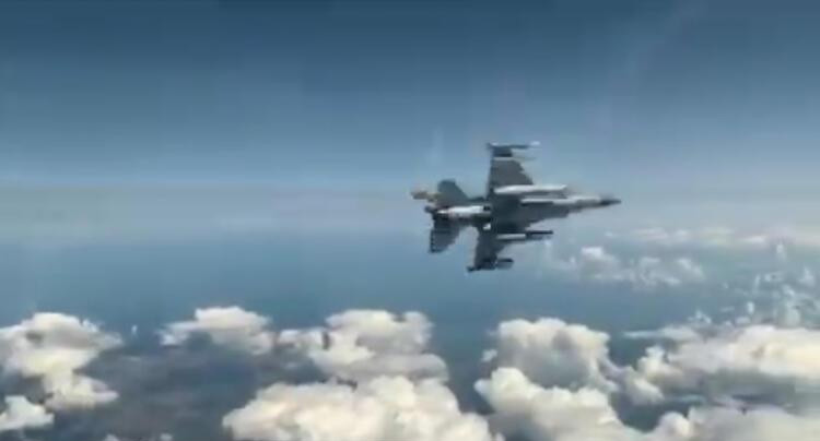 Tarihte bir ilk! Türk F-16'sı Rus jetinin...
