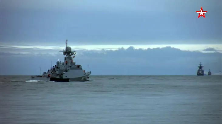 Rusya görüntü yayınladı: Savaş gemileri harekete geçti!