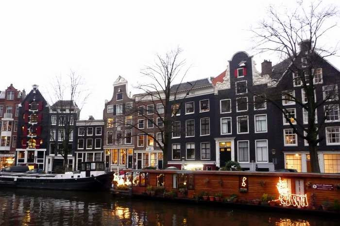 Amsterdam'da yüksek kira için evini boş tutanlara para cezası