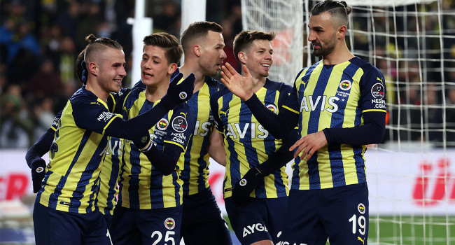 Taraftarın sevgilisiydi: Fenerbahçe 6 oyuncuyla yolları ayırıyor!
