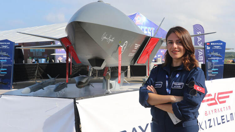Bayraktar'ın pilot eğitmeni KIZILELMA'yı anlattı: ilk uçuş 2023'te!