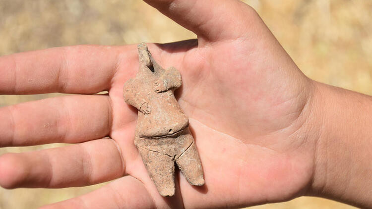 7 bin 800 yıllık kadın figürü heykeli bulundu