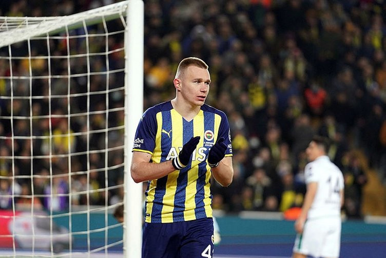 Fenerbahçe sattı... Szalai tarihi teklifi elinin tersiyle itti!
