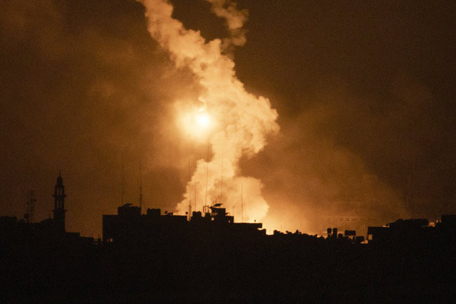 İsrail gece boyu Gazze'yi bombaladı! 