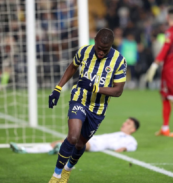 Fenerbahçeli yıldız oyuncu imzayı attı: İşte yeni adresi...