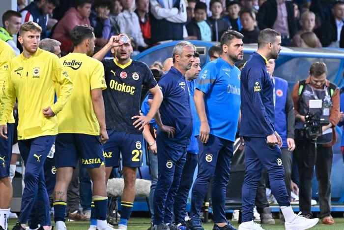 Fenerbahçe'de İsmail Kartal 4 oyuncuyla yolları ayırıyor!