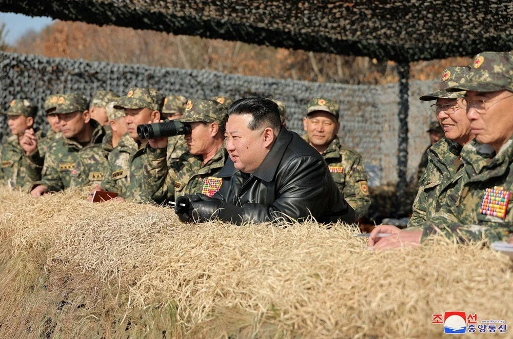 Kim Jong Un tankın başına geçti: Kuzey Kore'de savaş oyunu!